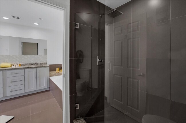 Building Photo - 4108 W Palm Aire Dr