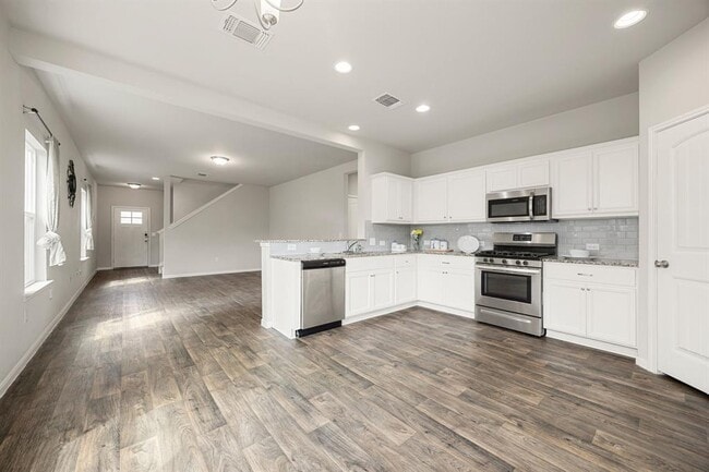 Building Photo - 13925 Heywood Dr
