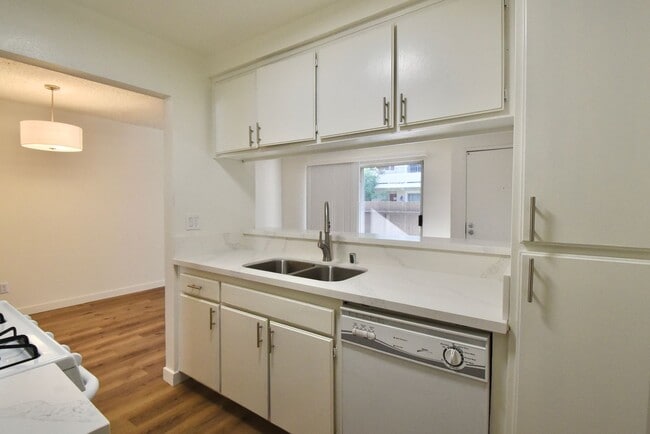 Interior Photo - 15520