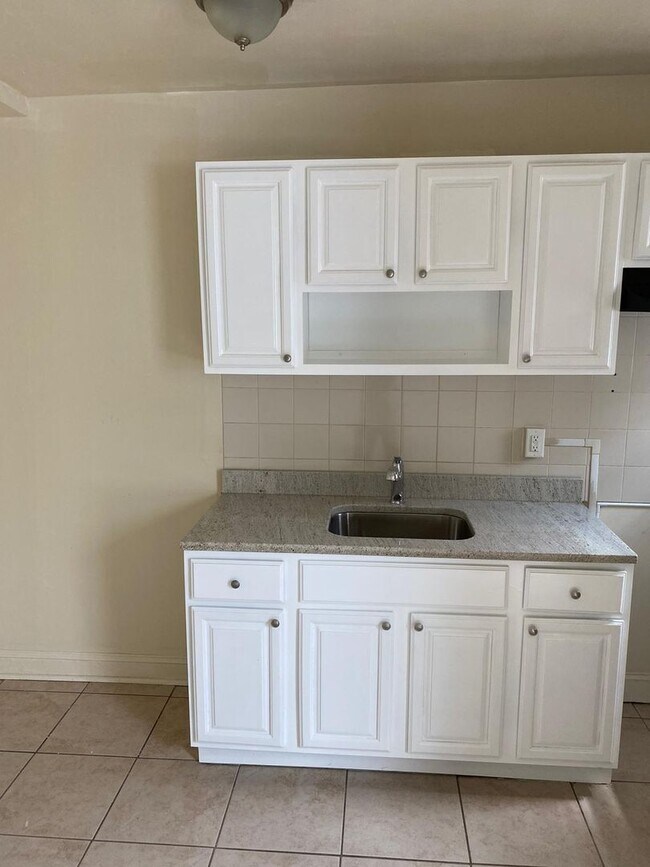 Building Photo - 3217 Elmley Ave