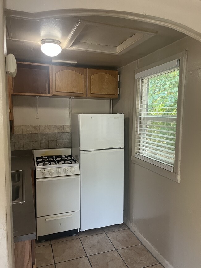 Building Photo - 275 E 200 S