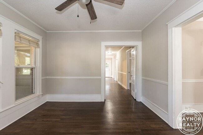 Building Photo - 223 S Main St