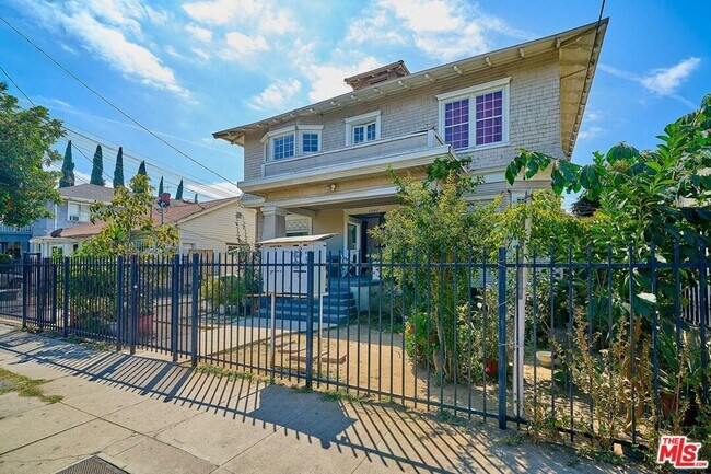 Building Photo - 1347 Valencia St