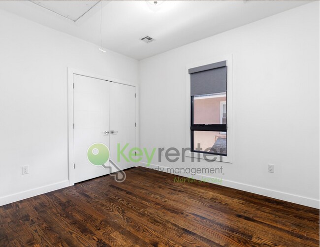 Building Photo - Modern 4-Bedroom, 4-Bath Home – Luxury Liv...