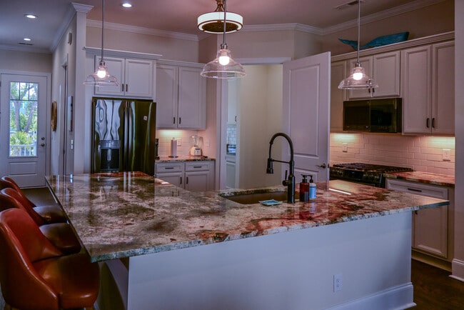 Building Photo - 1013 Marsh Vw Dr