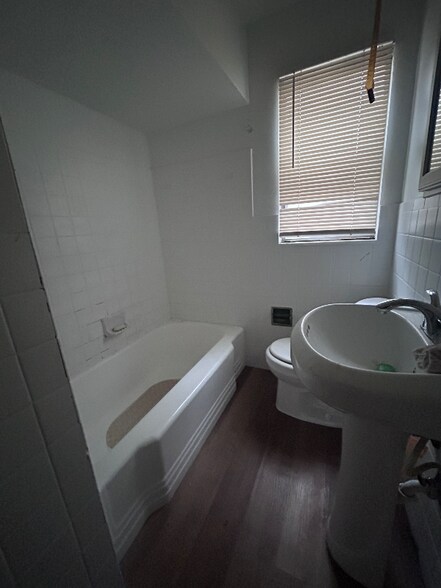 Building Photo - 14016 Glenside Rd