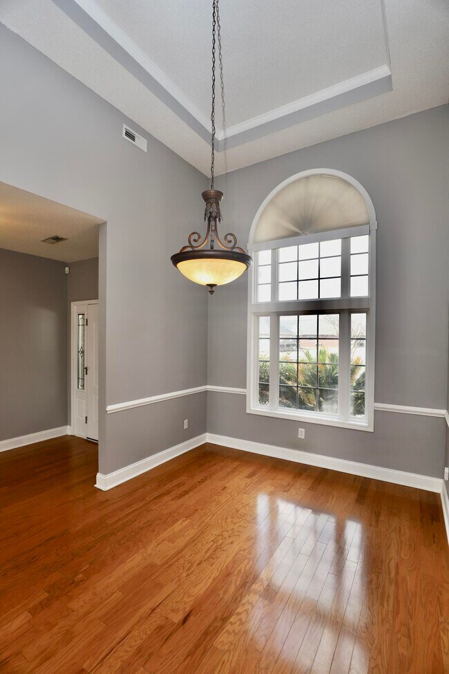 Building Photo - 1855 Beachforest Way