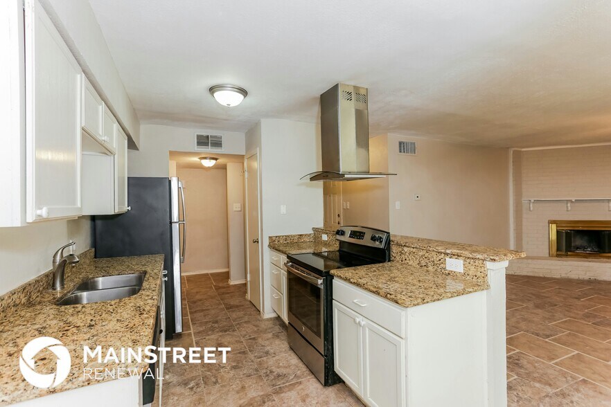 Building Photo - 817 Sandalwood Ln