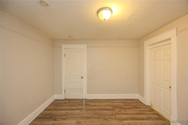 Building Photo - 2253 Niagara St