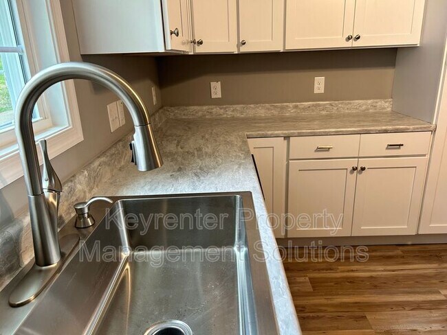 Building Photo - 905 Gardner St