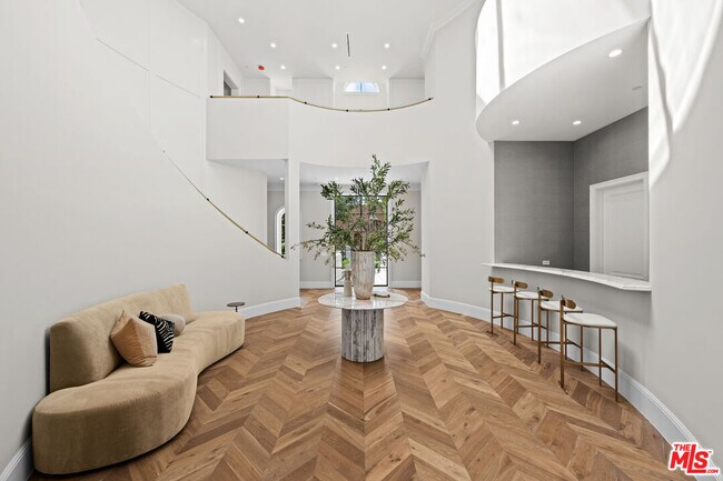 Building Photo - 616 N Alpine Dr