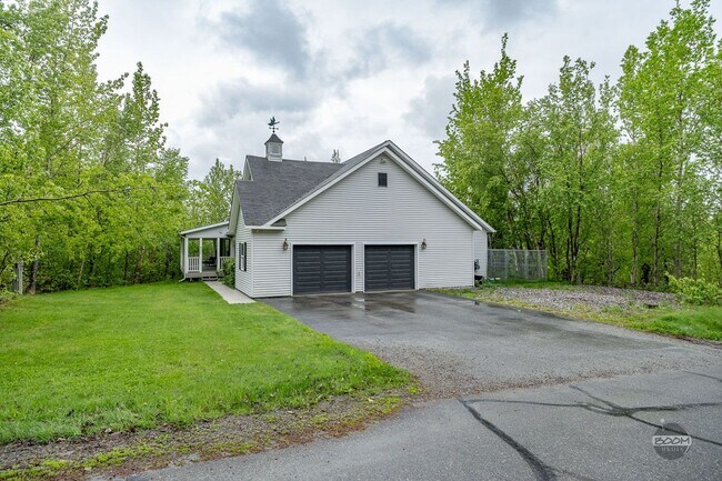 Building Photo - Charming Palmer Home!