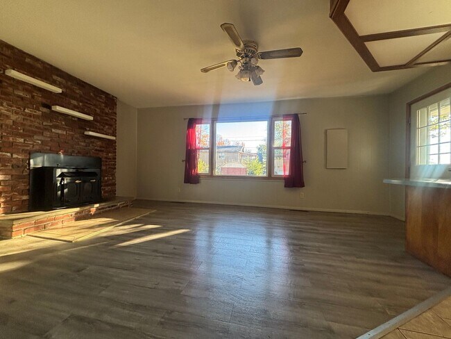 Building Photo - Come see this 4 Bedroom 2 Bathroom House!