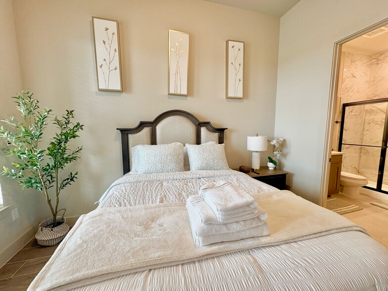 Building Photo - 275 Ginger St