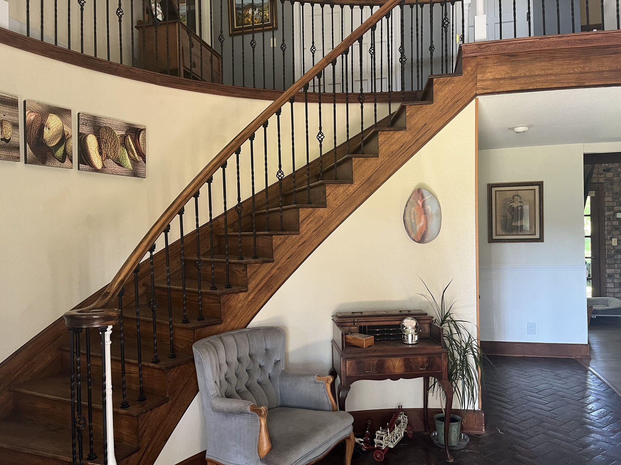 Entry foyer - 2961 Harrison Ave