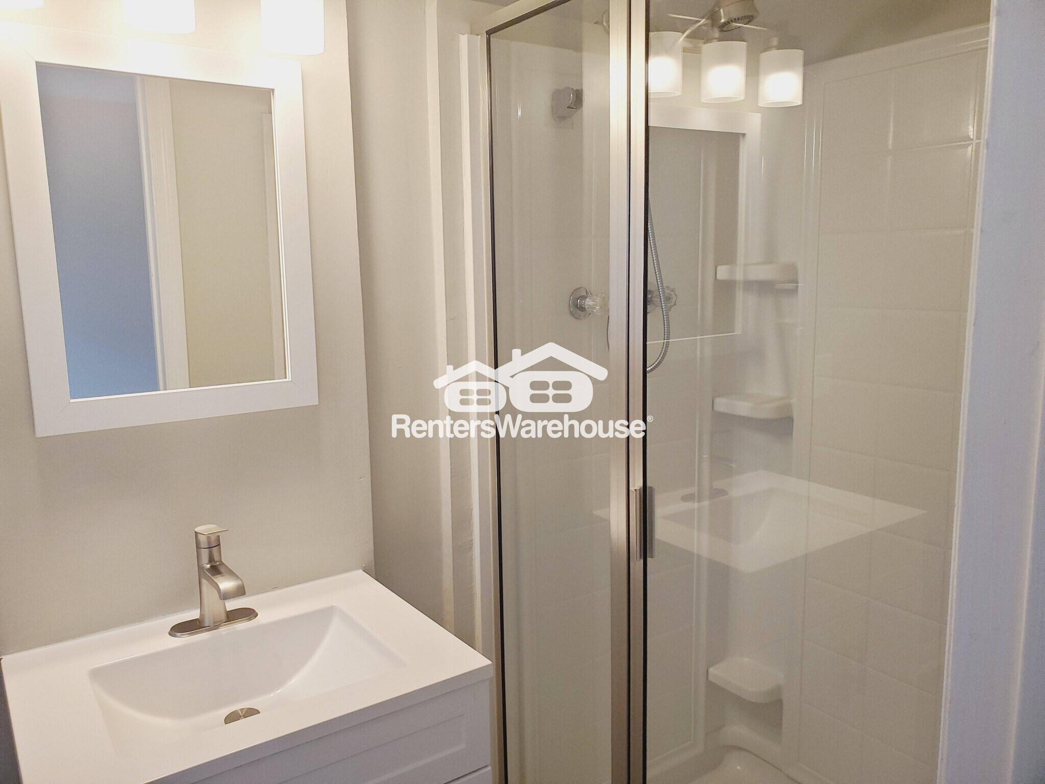 Building Photo - 3910 Lisas Dr