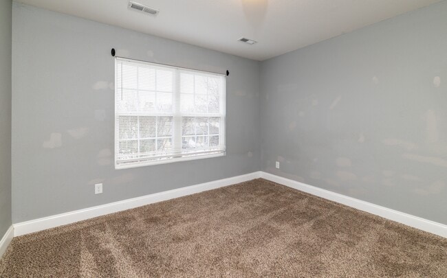 Building Photo - 924 Warrior Hill Dr