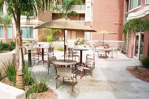 Building Photo - 420 W 1st St