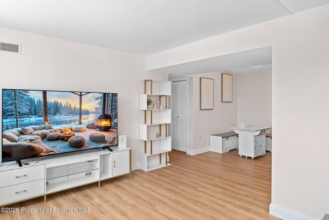 Building Photo - 220 Linden St