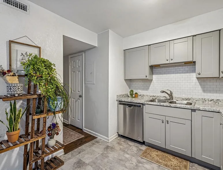 Building Photo - 500 Paragon Mills Rd