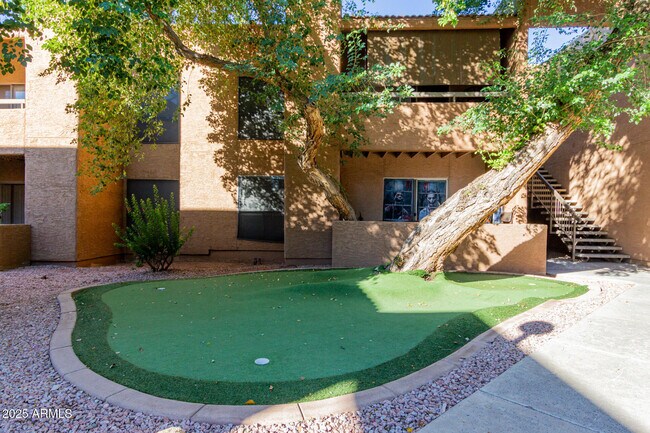 Building Photo - 2625 E Indian School Rd