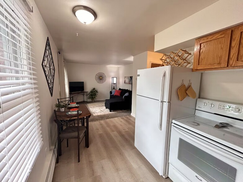 Building Photo - 212 N Main St