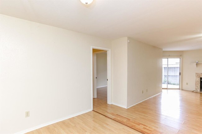 Building Photo - 9797 Leawood Blvd