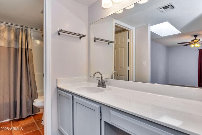 Building Photo - 33 E Beck Ln