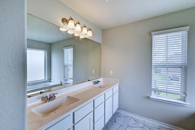Building Photo - 3303 Owl Hollow Dr