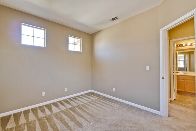Building Photo - 443 Farrel Ct
