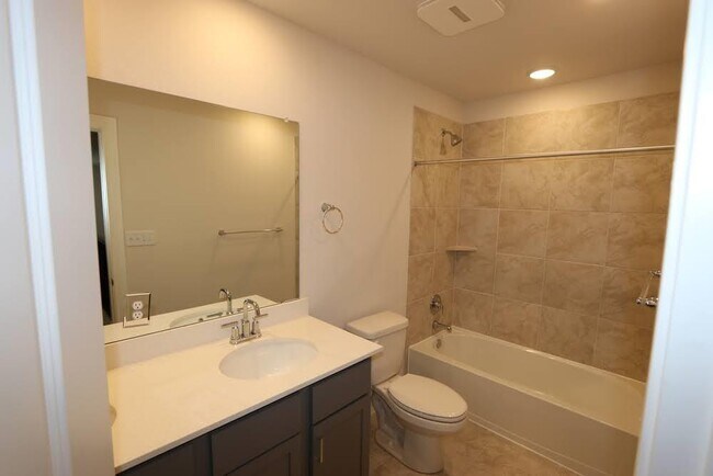 Building Photo - 2901 Mary Elizabeth Dr
