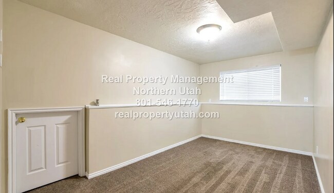 Building Photo - Beautiful 4 Bedroom 2 Bath Home in Kaysvil...