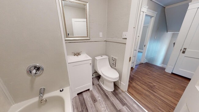 Building Photo - Old Brooklyn - 3 Bedroom Single Family Home