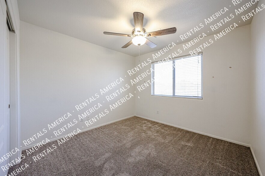 Building Photo - 14300 W Weldon Ave