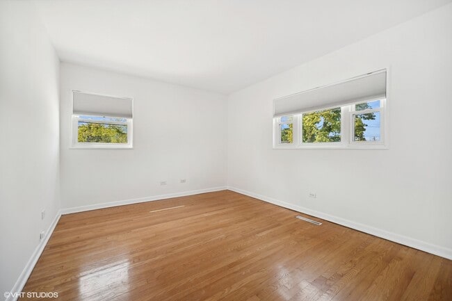 Building Photo - 524 Poplar Dr