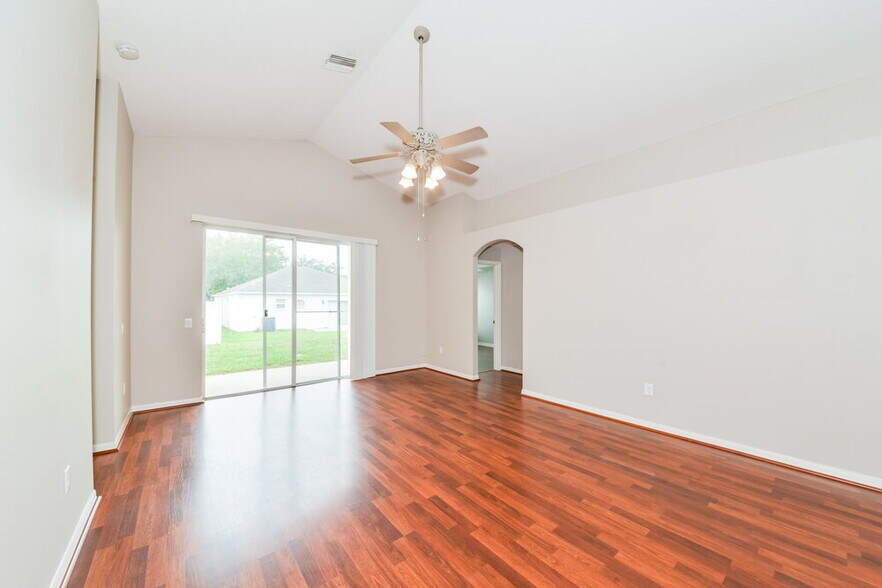 Building Photo - 12817 Kings Lake Dr