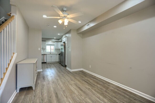 Building Photo - 1207 Anglesea St