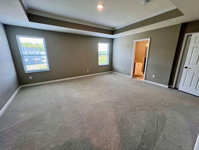 Building Photo - 2105 Canterbury Dr