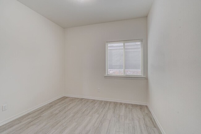 Building Photo - RECENTLY BUILT MODERN EASTSIDE HOME