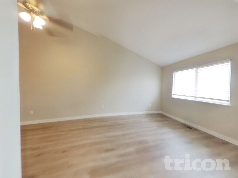 Building Photo - 500 N 28th Ave