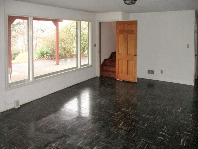 Building Photo - 2665 Alvarado Terrace S