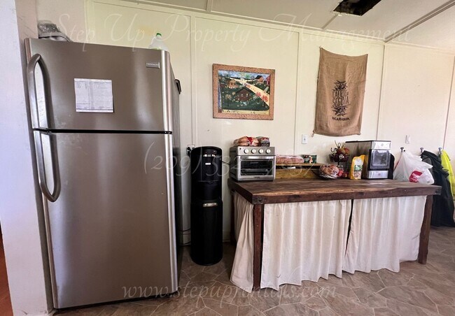 Building Photo - Charming 2 Bedroom 2 Full Bathroom Home Ne...