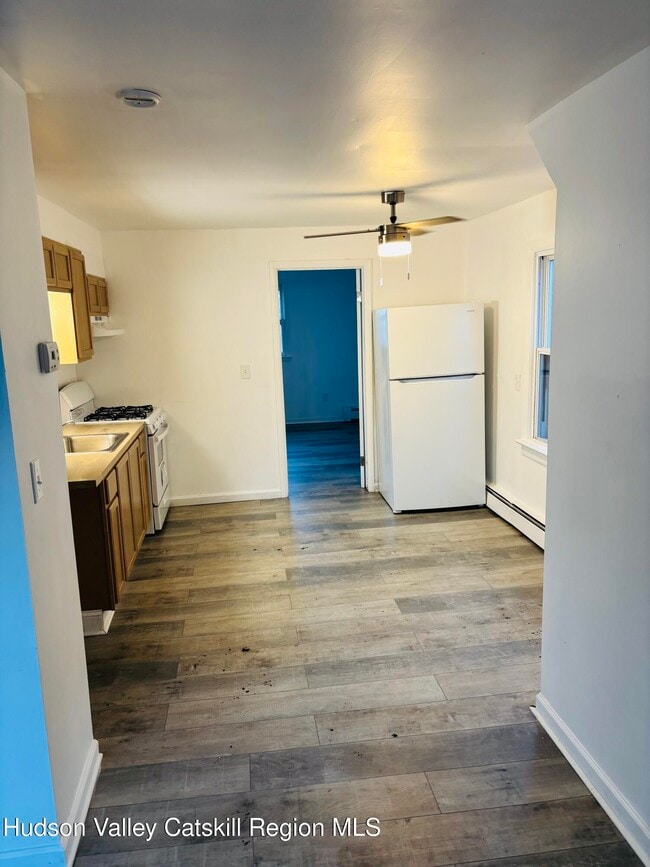 Building Photo - 22-24-24 Jane St