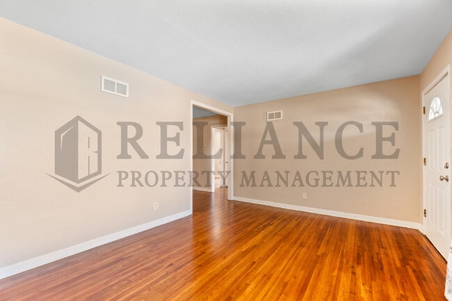 Building Photo - 536 S Glendale St