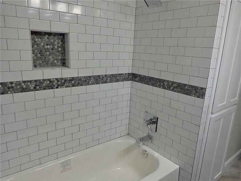 Building Photo - 727 Nottingham Dr