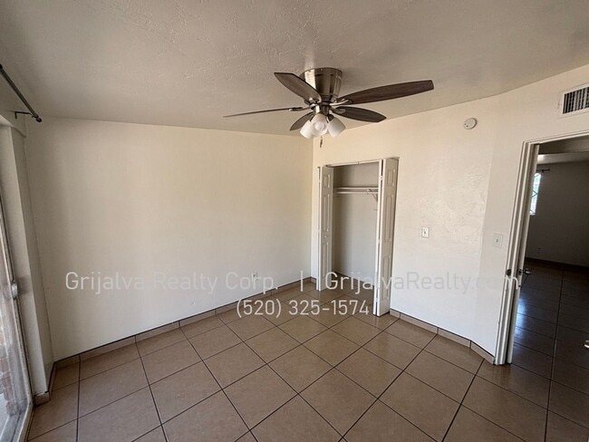 Building Photo - 2116 W Calle Fortunado