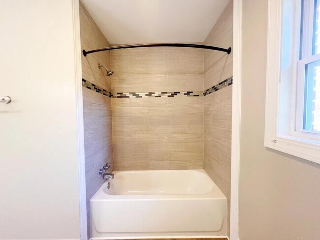 Building Photo - 106 Lori Dr