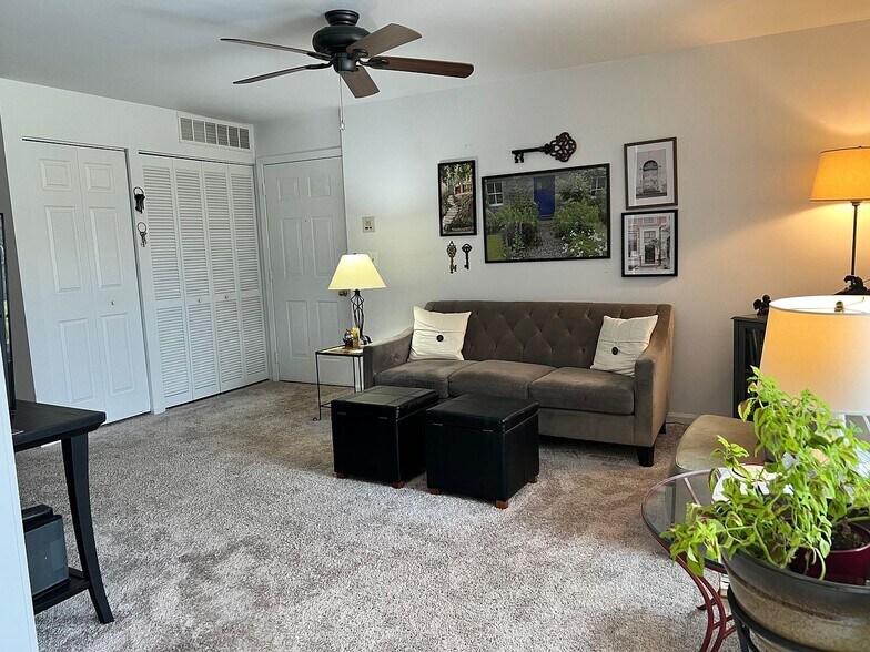 Building Photo - 219 Brett Cir