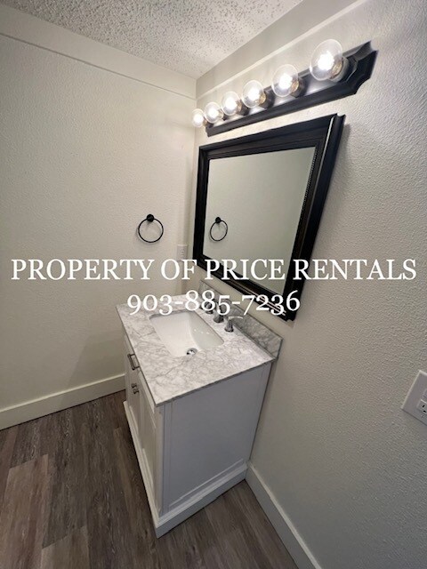 Master bathroom - 625 League St S