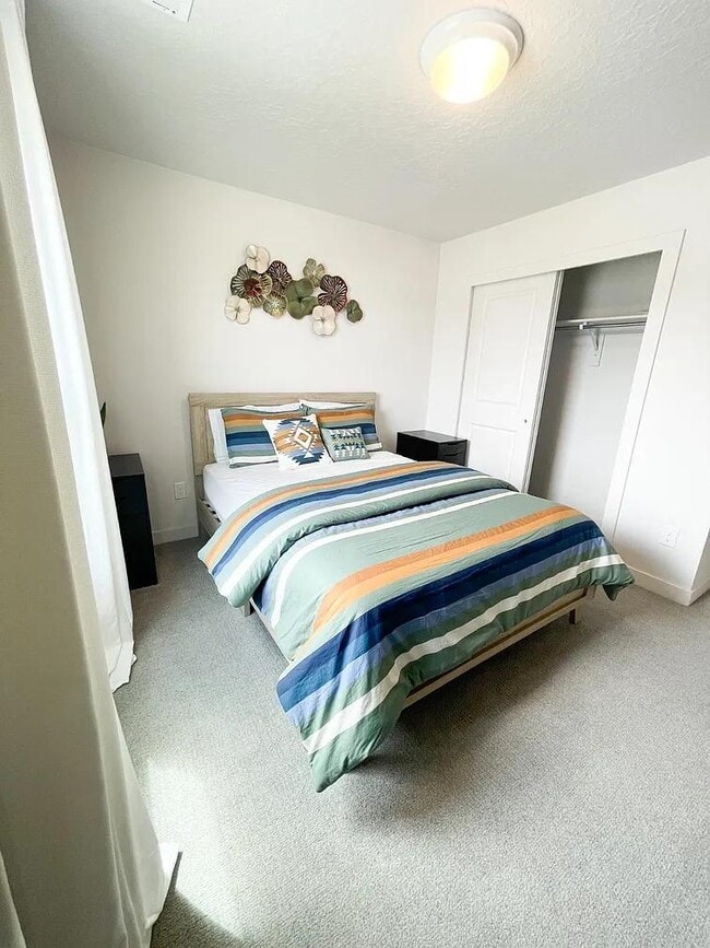 Building Photo - 364 W Snowberry Dr